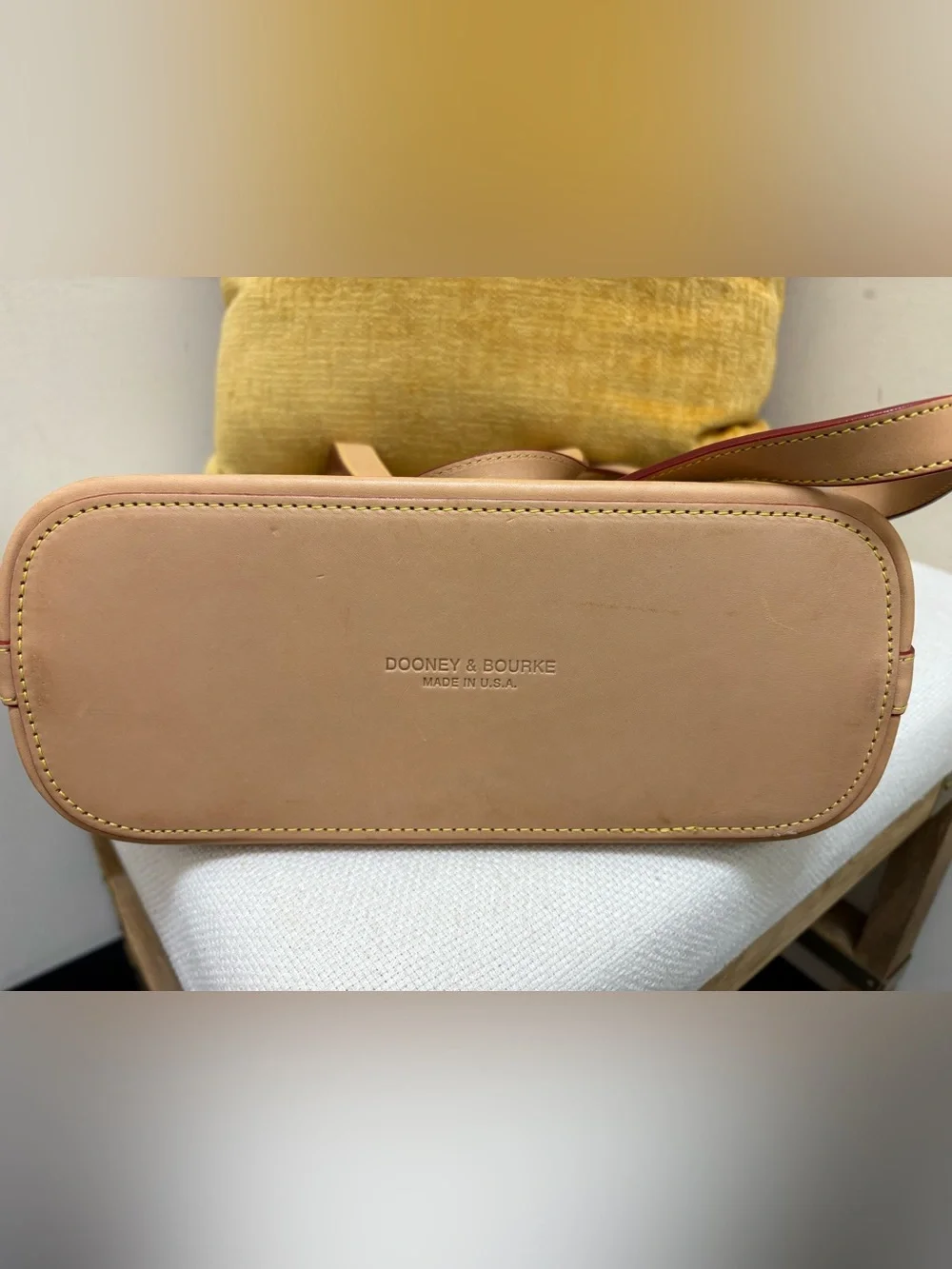 Vintage Y2K, Dooney, and Bourke shoulder bag.LIKE NEW CONDITION!
